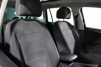 VOLKSWAGEN TIGUAN 2.0 TDI SEL SUV 5dr Diesel DSG 4Motion Euro 6 (s/s) (150 ps)