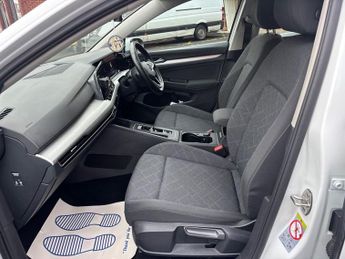 VOLKSWAGEN GOLF 1.5 eTSI MHEV Life Hatchback 5dr Petrol Hybrid DSG Euro 6 (s/s) 