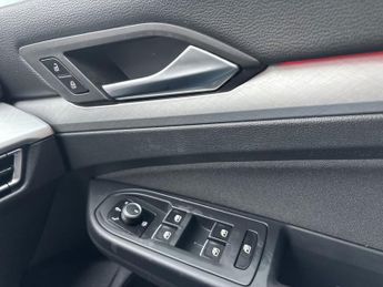 VOLKSWAGEN GOLF 1.5 eTSI MHEV Life Hatchback 5dr Petrol Hybrid DSG Euro 6 (s/s) 