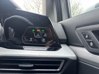 VOLKSWAGEN GOLF 1.5 eTSI MHEV Life Hatchback 5dr Petrol Hybrid DSG Euro 6 (s/s) 