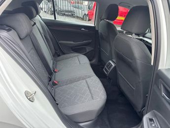 VOLKSWAGEN GOLF 1.5 eTSI MHEV Life Hatchback 5dr Petrol Hybrid DSG Euro 6 (s/s) 