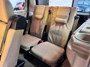 LAND ROVER DISCOVERY 4 3.0 SD V6 HSE SUV 5dr Diesel Auto 4WD Euro 6 (s/s) (256 bhp)