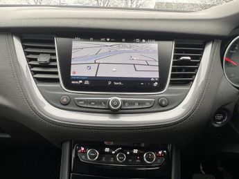 VAUXHALL GRANDLAND X 1.6 13.2kWh Business Edition Nav Premium SUV 5dr Petrol Plug-in 