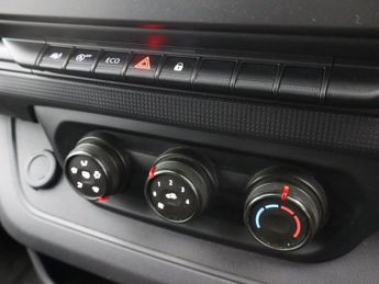 RENAULT TRAFIC 2.0 dCi Blue SL28 Business Panel Van 5dr Diesel Manual L1 H1 Eur