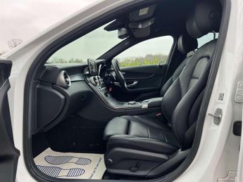 MERCEDES-BENZ C-CLASS 2.0 C 200 AMG Line Auto 4dr