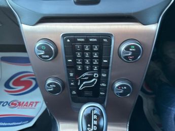 VOLVO V40 CROSS COUNTRY 2.0 D2 Lux Hatchback 5dr Diesel Auto Euro 6 (s/s) (120 ps)