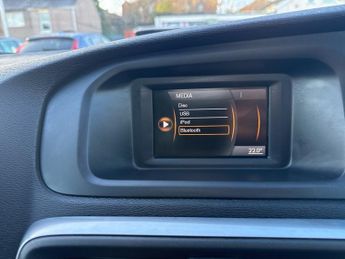 VOLVO V40 CROSS COUNTRY 2.0 D2 Lux Hatchback 5dr Diesel Auto Euro 6 (s/s) (120 ps)