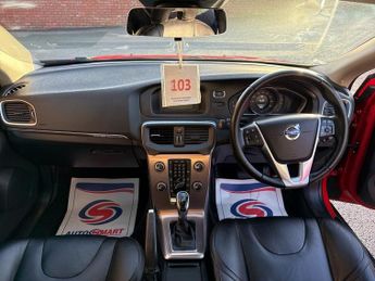 VOLVO V40 CROSS COUNTRY 2.0 D2 Lux Hatchback 5dr Diesel Auto Euro 6 (s/s) (120 ps)