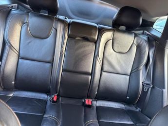 VOLVO V40 CROSS COUNTRY 2.0 D2 Lux Hatchback 5dr Diesel Auto Euro 6 (s/s) (120 ps)