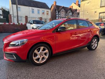 VOLVO V40 CROSS COUNTRY 2.0 D2 Lux Hatchback 5dr Diesel Auto Euro 6 (s/s) (120 ps)
