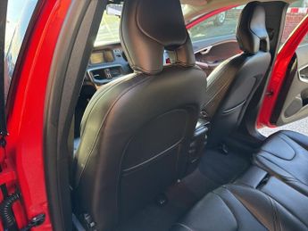 VOLVO V40 CROSS COUNTRY 2.0 D2 Lux Hatchback 5dr Diesel Auto Euro 6 (s/s) (120 ps)