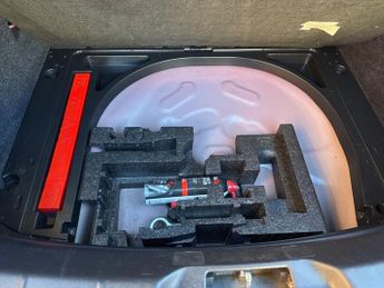 VOLVO V40 CROSS COUNTRY 2.0 D2 Lux Hatchback 5dr Diesel Auto Euro 6 (s/s) (120 ps)