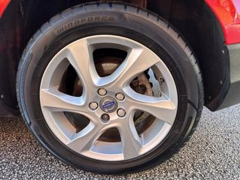 VOLVO V40 CROSS COUNTRY 2.0 D2 Lux Hatchback 5dr Diesel Auto Euro 6 (s/s) (120 ps)