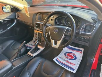 VOLVO V40 CROSS COUNTRY 2.0 D2 Lux Hatchback 5dr Diesel Auto Euro 6 (s/s) (120 ps)