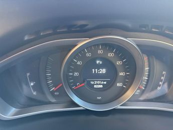 VOLVO V40 CROSS COUNTRY 2.0 D2 Lux Hatchback 5dr Diesel Auto Euro 6 (s/s) (120 ps)