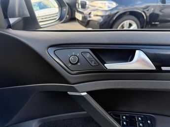 VOLKSWAGEN GOLF 2.0 TSI R Hatchback 5dr Petrol DSG 4Motion Euro 6-FINISHED IN WH