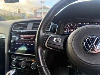 VOLKSWAGEN GOLF 2.0 TSI R Hatchback 5dr Petrol DSG 4Motion Euro 6-FINISHED IN WH