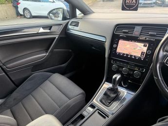 VOLKSWAGEN GOLF 2.0 TSI R Hatchback 5dr Petrol DSG 4Motion Euro 6-FINISHED IN WH