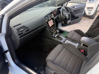 VOLKSWAGEN GOLF 2.0 TSI R Hatchback 5dr Petrol DSG 4Motion Euro 6-FINISHED IN WH