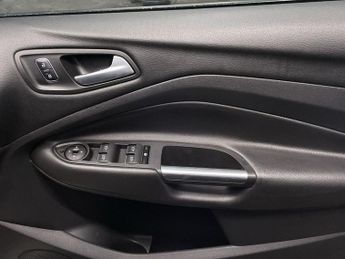 FORD KUGA 1.5 TDCi ST-Line SUV 5dr Diesel Powershift Euro 6 (s/s) (120 ps)