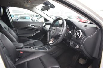 MERCEDES-BENZ GLA 2.1 GLA220d Sport (Executive) SUV 5dr Diesel 7G-DCT 4MATIC Euro 