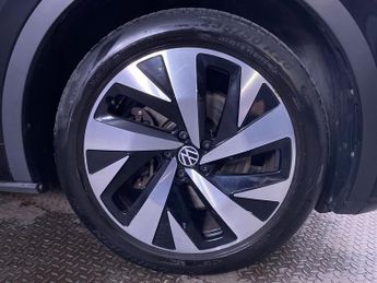 VOLKSWAGEN ID.5 Pro Performance 77kWh Style SUV 5dr Electric Auto (204 ps)