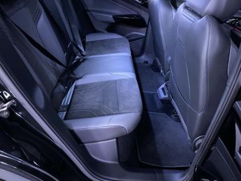 VOLKSWAGEN ID.5 Pro Performance 77kWh Style SUV 5dr Electric Auto (204 ps)