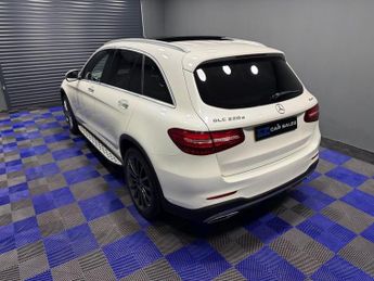 MERCEDES-BENZ GLC 2.1 GLC220d AMG Line (Premium) SUV 5dr Diesel G-Tronic 4MATIC Eu