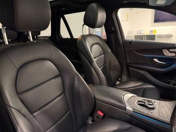 MERCEDES-BENZ GLC 2.0 GLC250 AMG Line (Premium) SUV 5dr Petrol G-Tronic+ 4MATIC Eu