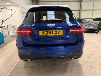 MERCEDES-BENZ GLC 2.0 GLC250 AMG Line (Premium) SUV 5dr Petrol G-Tronic+ 4MATIC Eu