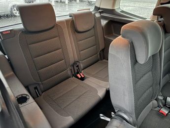 VOLKSWAGEN TOURAN 1.6 TDI BlueMotion Tech SE MPV 5dr Diesel DSG Euro 5 (s/s) (105 