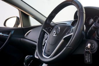 VAUXHALL ASTRA 2.0 CDTi Elite Hatchback Diesel Auto 5dr - Just 33,814 Miles / H