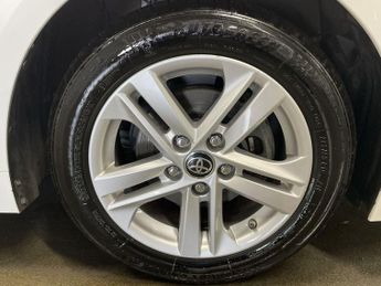 TOYOTA COROLLA 1.8 VVT-h Icon Hatchback 5dr Petrol Hybrid CVT Euro 6 (s/s) (140