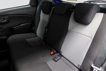 TOYOTA YARIS 1.5 VVT-h Design Hatchback 5dr Petrol Hybrid E-CVT Euro 6 (s/s) 