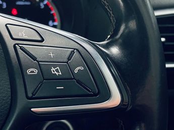 INFINITI QX30 2.2d Luxe Tech SUV 5dr Diesel DCT AWD Euro 6 (s/s) (170 ps)