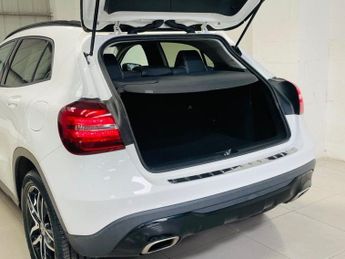 MERCEDES-BENZ GLA 1.6 GLA180 Urban Edition SUV 5dr Petrol Manual Euro 6 (s/s) (122