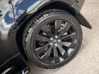 LAND ROVER DEFENDER 110 3.0 D300 MHEV X-Dynamic SE SUV 5dr Diesel Auto 4WD Euro 6 (s/s) 