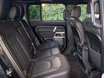 LAND ROVER DEFENDER 110 3.0 D300 MHEV X-Dynamic SE SUV 5dr Diesel Auto 4WD Euro 6 (s/s) 