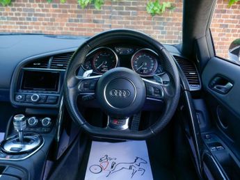 AUDI R8 5.2 FSI V10 Plus Coupe 2dr Petrol S Tronic quattro Euro 5 (550 p