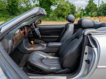 JAGUAR XK8 4.0 Convertible 2dr Petrol Automatic (284 g/km, 290 bhp)