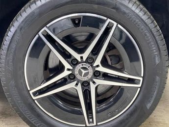 MERCEDES-BENZ EQA EQA 300 66.5kWh AMG Line SUV 5dr Electric Auto 4MATIC (228 ps)