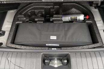 HYUNDAI KONA 64kWh Premium SUV 5dr Electric Auto (10.5kW Charger) (204 ps)