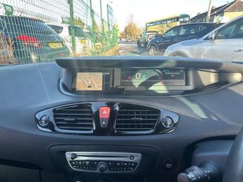 RENAULT GRAND SCENIC 1.5 dCi Dynamique TomTom MPV 5dr Diesel EDC Euro 5 (110 ps)