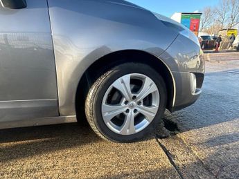 RENAULT GRAND SCENIC 1.5 dCi Dynamique TomTom MPV 5dr Diesel EDC Euro 5 (110 ps)