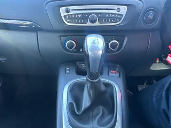 RENAULT GRAND SCENIC 1.5 dCi Dynamique TomTom MPV 5dr Diesel EDC Euro 5 (110 ps)