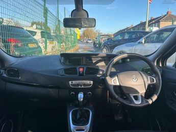 RENAULT GRAND SCENIC 1.5 dCi Dynamique TomTom MPV 5dr Diesel EDC Euro 5 (110 ps)