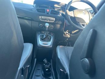 RENAULT GRAND SCENIC 1.5 dCi Dynamique TomTom MPV 5dr Diesel EDC Euro 5 (110 ps)