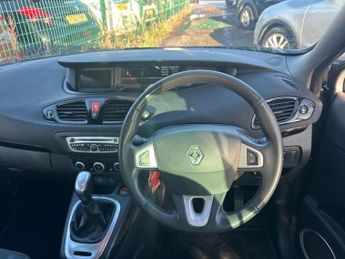 RENAULT GRAND SCENIC 1.5 dCi Dynamique TomTom MPV 5dr Diesel EDC Euro 5 (110 ps)