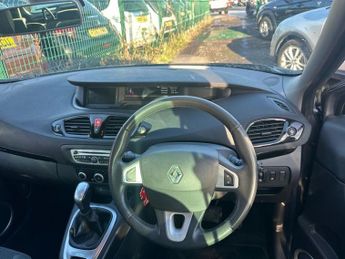 RENAULT GRAND SCENIC 1.5 dCi Dynamique TomTom MPV 5dr Diesel EDC Euro 5 (110 ps)