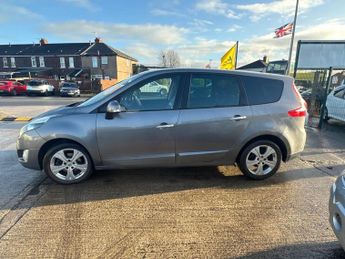 RENAULT GRAND SCENIC 1.5 dCi Dynamique TomTom MPV 5dr Diesel EDC Euro 5 (110 ps)